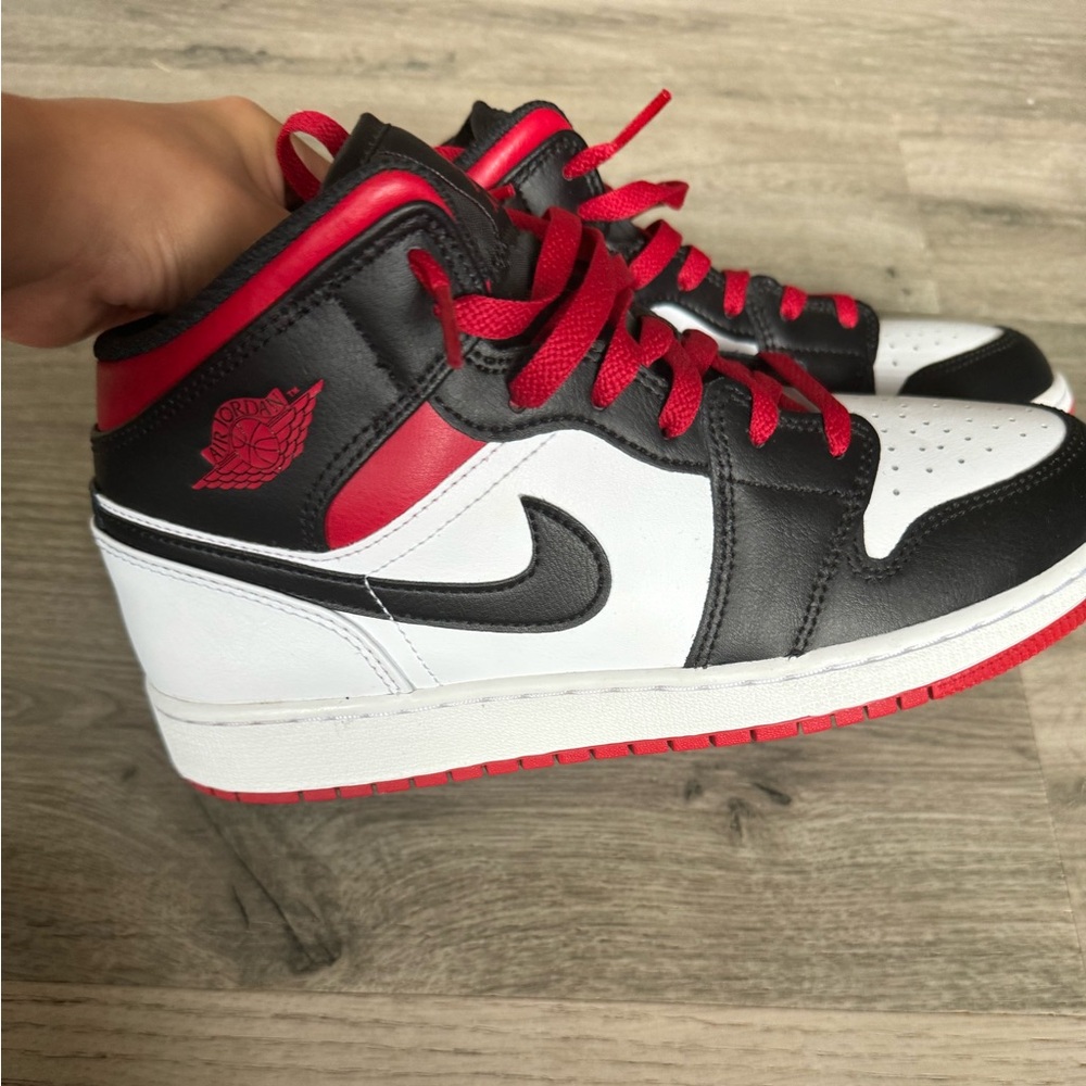 Air Jordan Mid 1 - Picture 5 of 16
